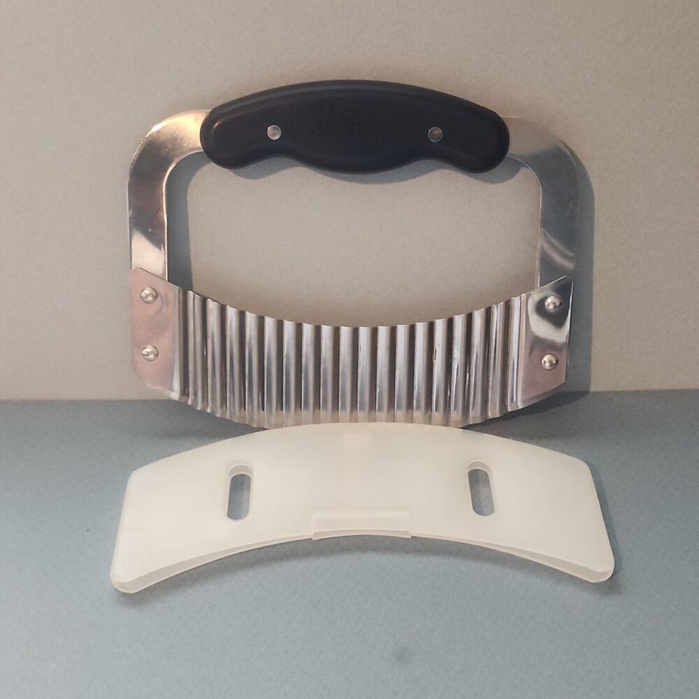 The Pampered Chef Crinkle Cutter #1063 Stainless Curve Vegetables Fries